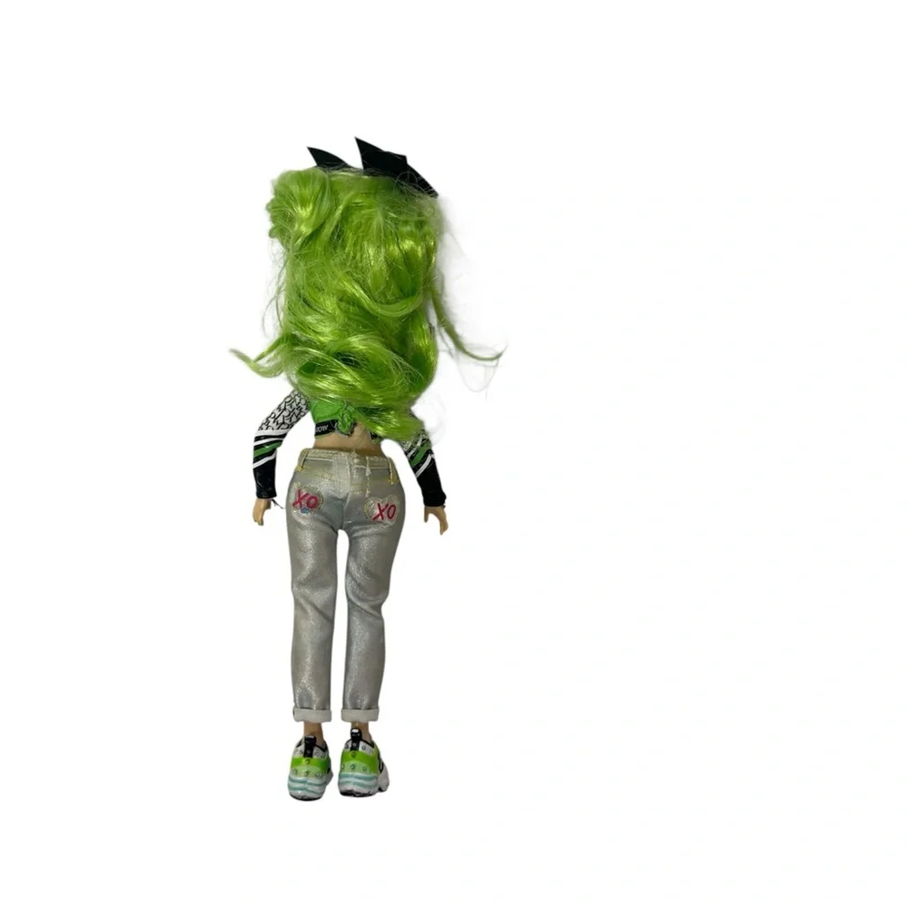 Rainbow High Jade Hunter Cheer Series Doll MGA Green Hair Mixed Outfit Shoes